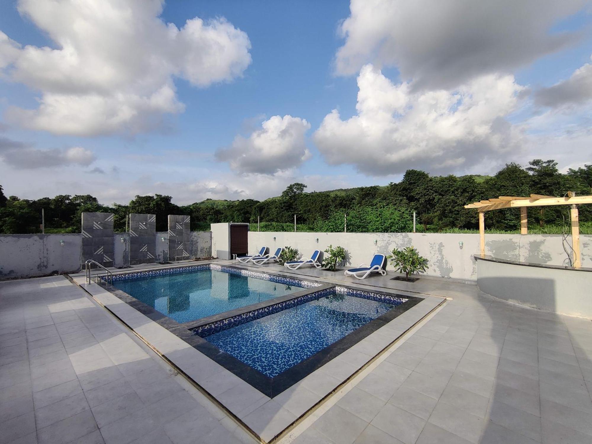 Pushp Vatika Resort & Lawns Navi Mumbai Exterior foto