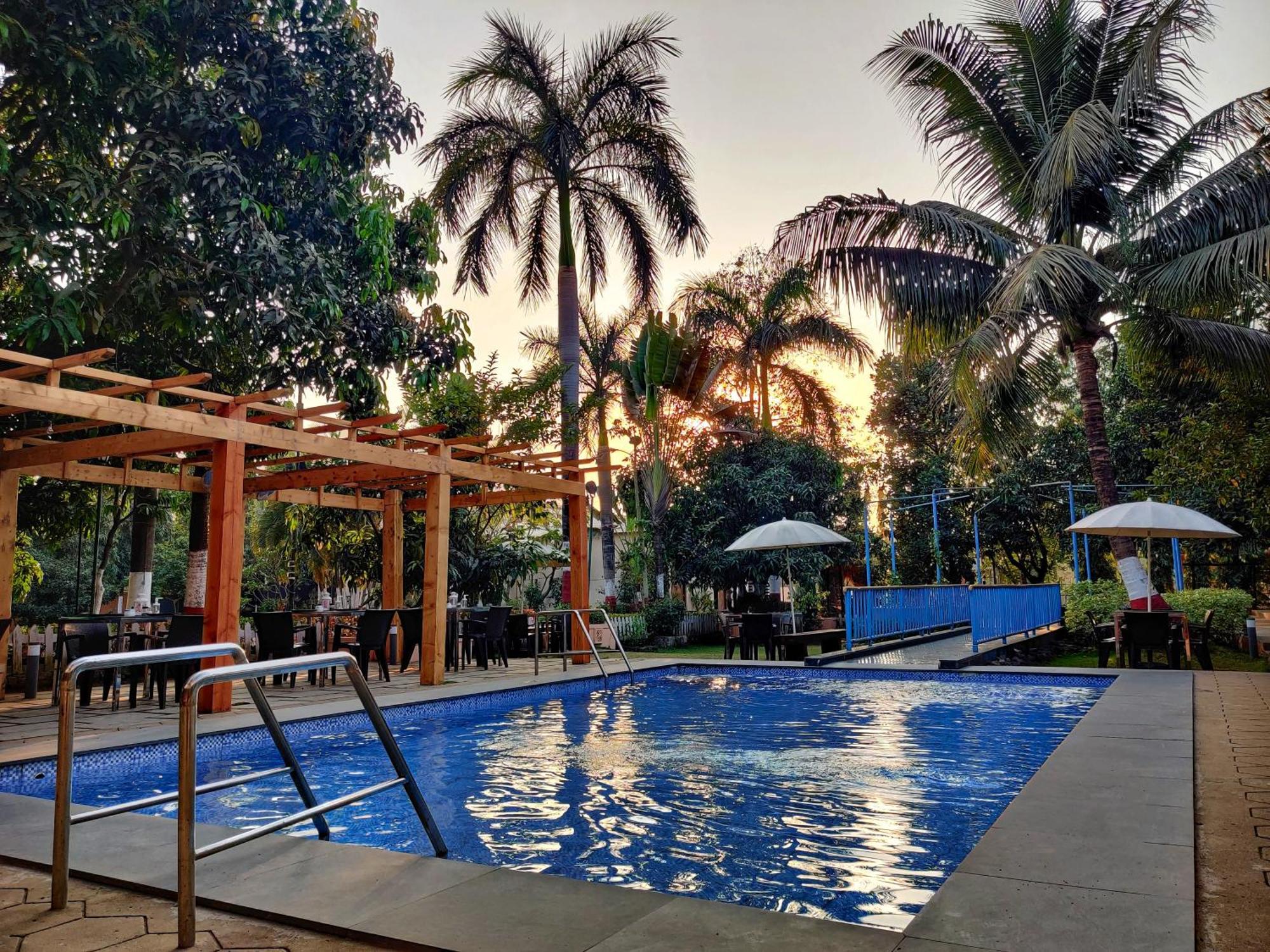 Pushp Vatika Resort & Lawns Navi Mumbai Exterior foto